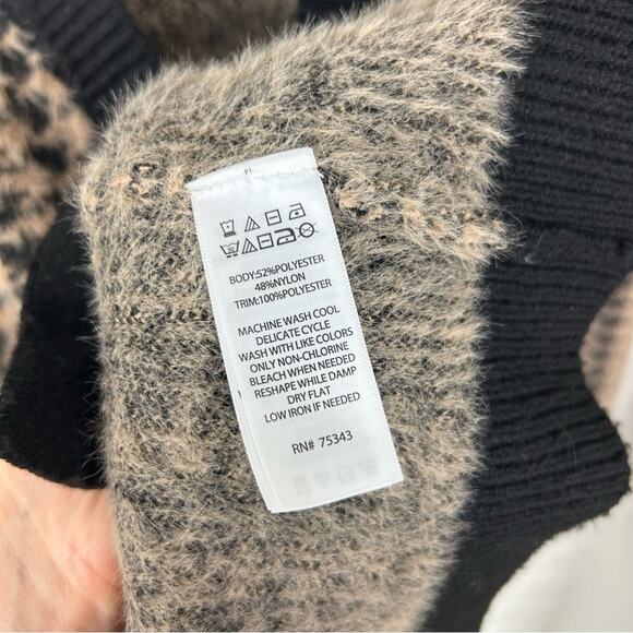 Tahari Brown Black Houndstooth Pattern Fuzzy Eyelash Cardigan Sweater Size S - Picture 8 of 9